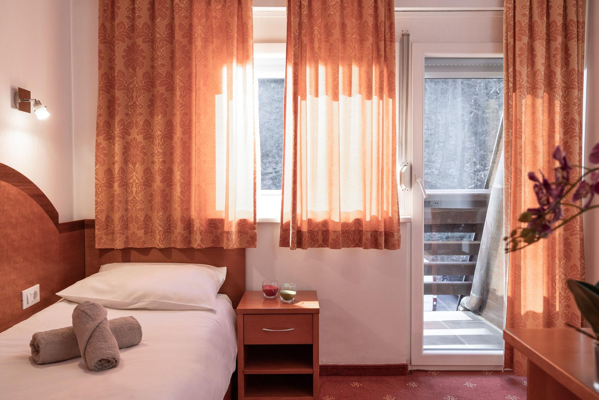 Hotel Medno エクステリア 写真