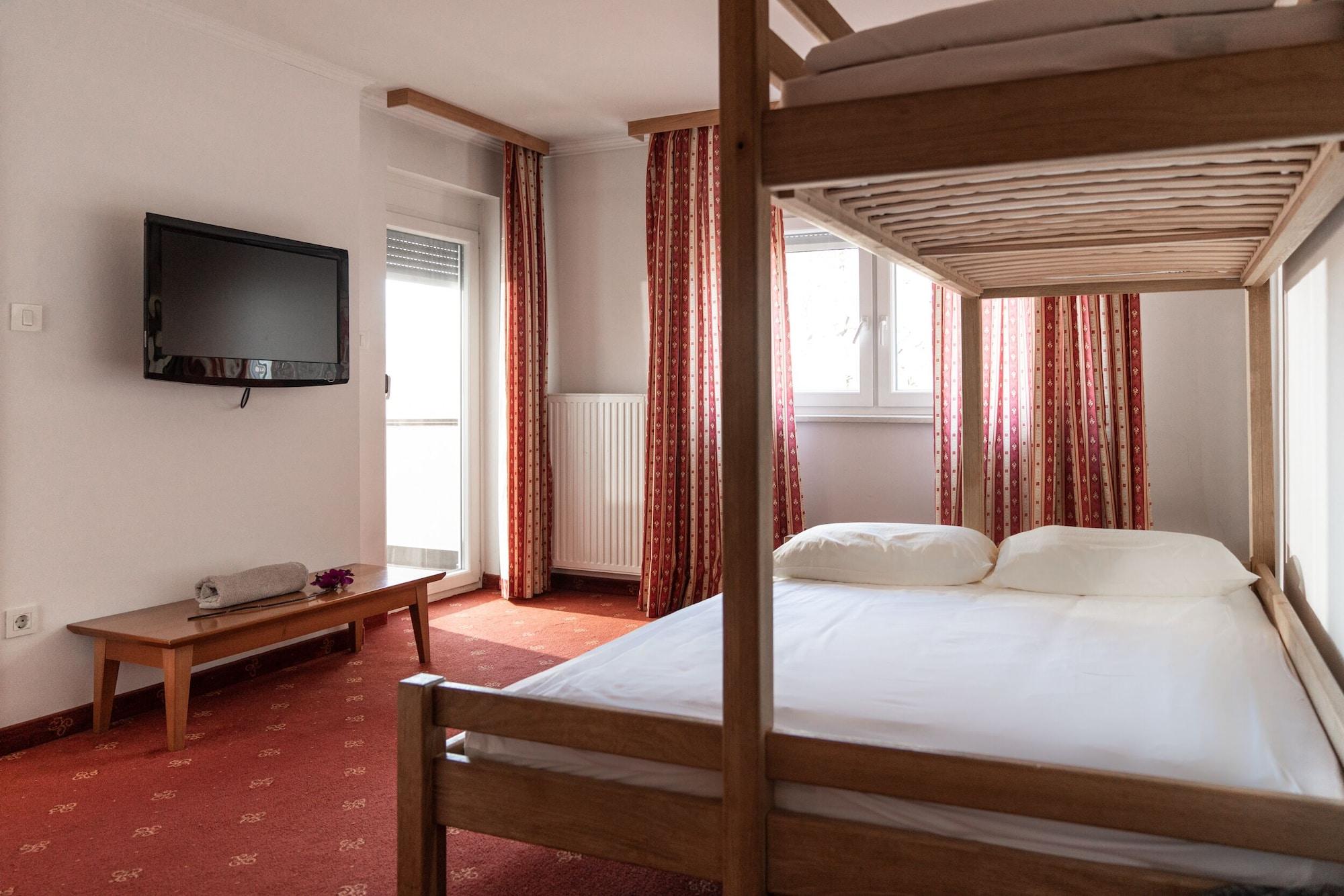 Hotel Medno エクステリア 写真
